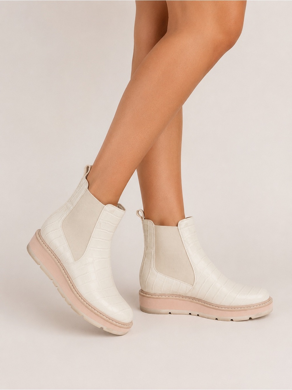 Dolce Vita Tazmin Chelsea Ankle Boots Ivory Faux Croc Platform Size 7.5